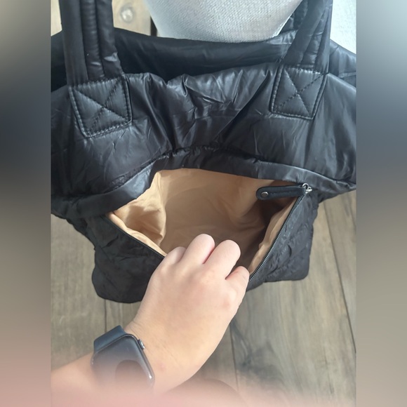 Black puffer tote bag with plenty of zippers sr2 - Picture 3 of 12